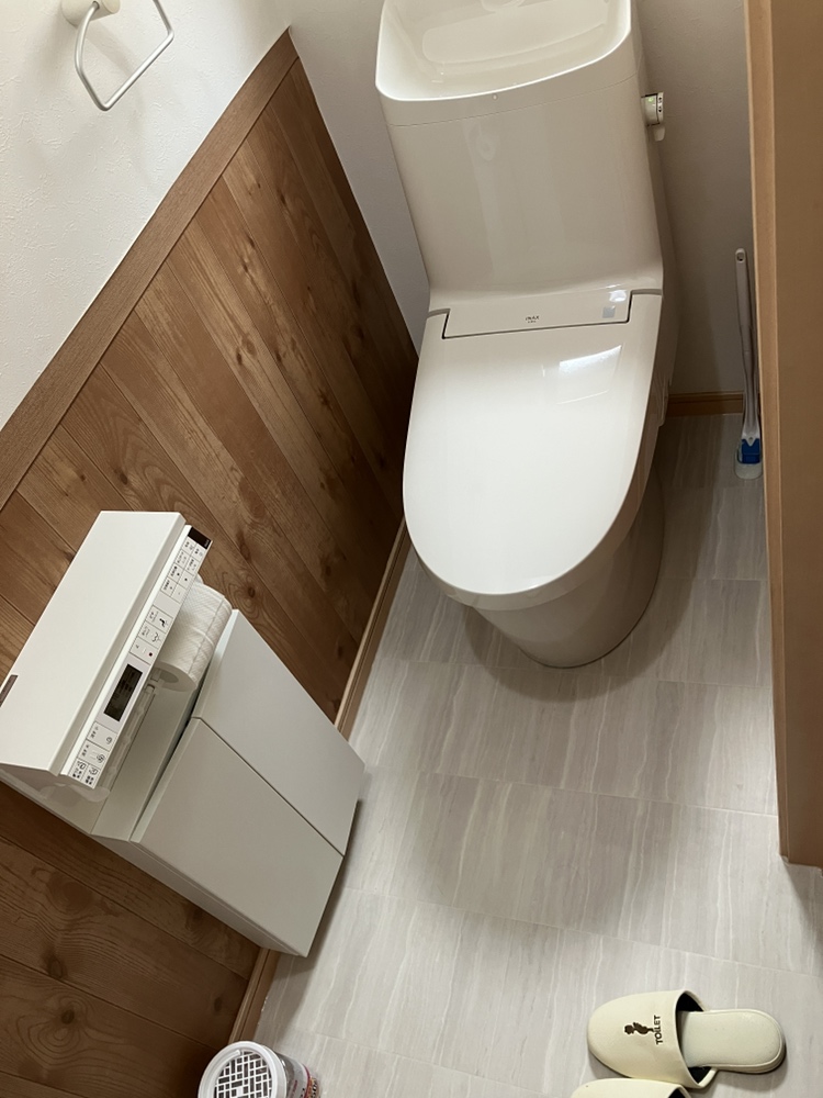 岐阜市　トイレ交換・床材貼替