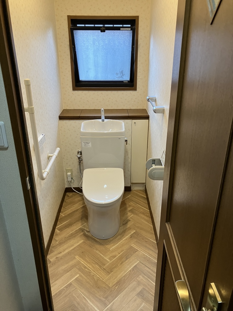 岐阜市　トイレ交換・床材貼替