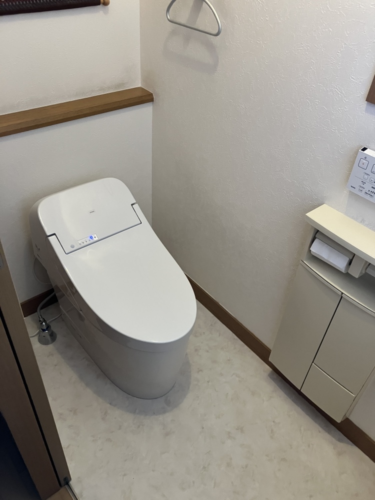 岐阜市　トイレ交換・床材貼替